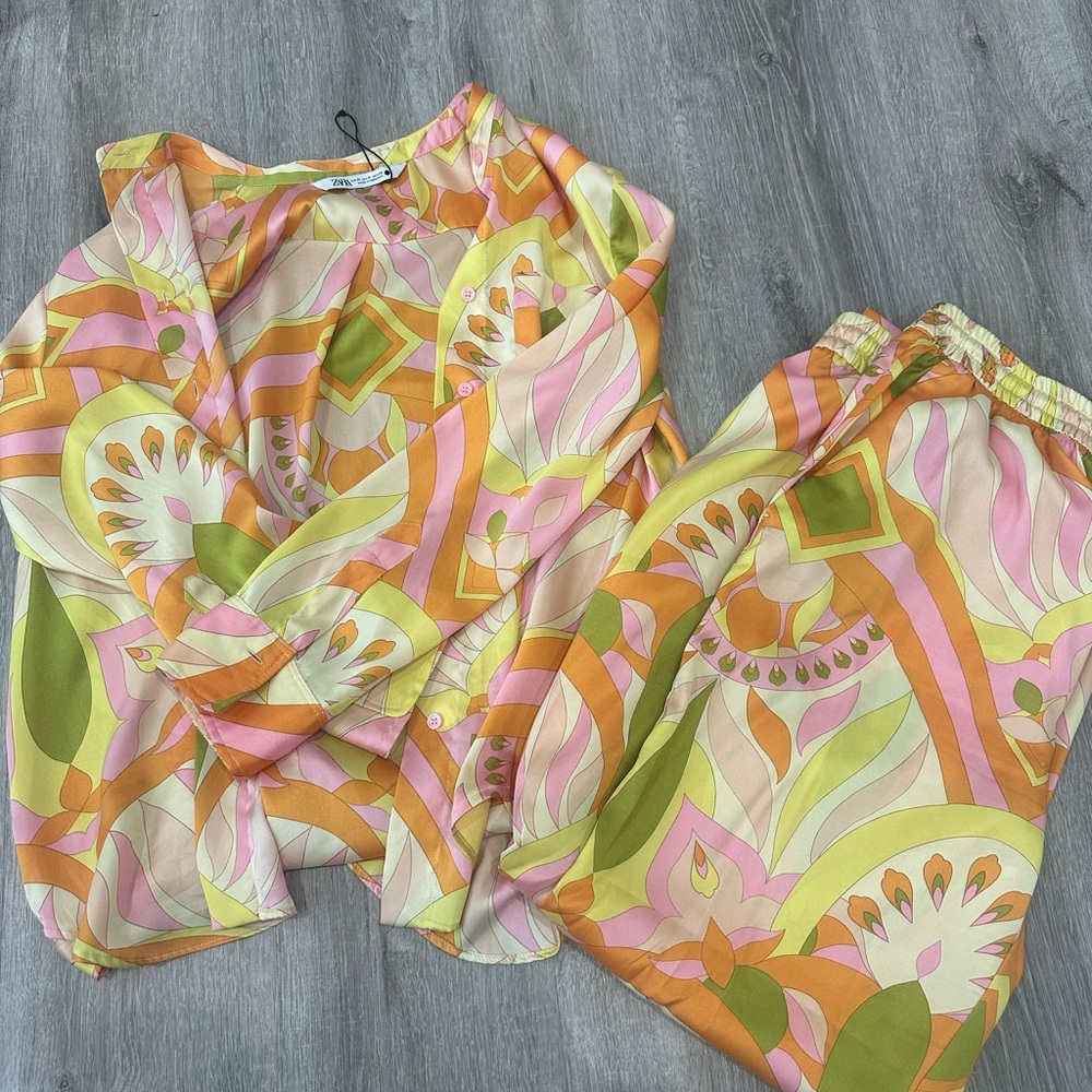 Abstract Zara 2 piece beautiful for any occasion